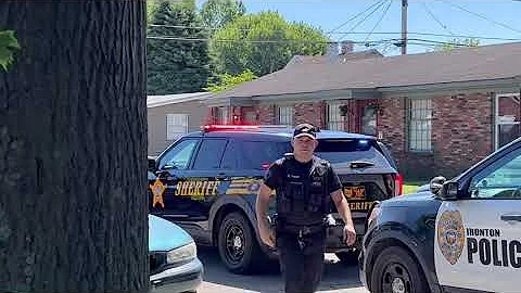 Police execute warrant. Drug Bust! Read description