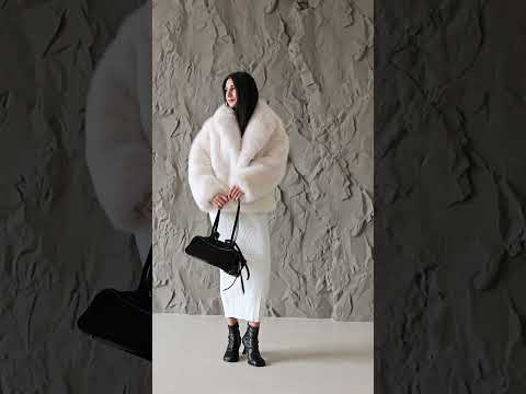 Жіноча молочна коротка розкішна тепла шубка з еко хутра лисиці, видео 1