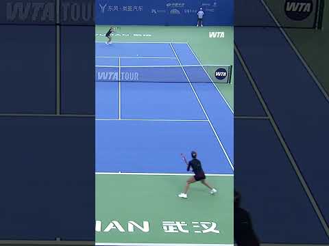 Fighting! 🎾Maja Chwalinska looks to secure a quarterfinals spot in Wuhan. #dongfengvoyahwuhanopen