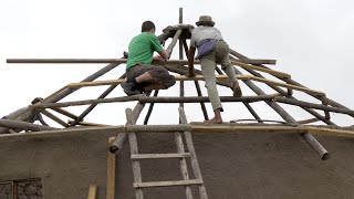 Helping to build a roof on a Xhosa house Vlog 7 Today I got to help with building a roof, picked up some Xhosa hitch hikers and got a tour around a Xhosa village - all in an ...