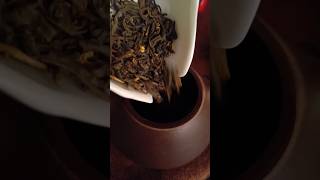 Черный чай с цветами османтуса