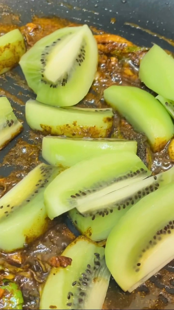 Kiwi curry recipe 😋 viralshorts#trendingshorts #cooking#food#fruit# ...