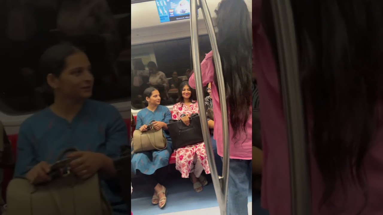 Fashion sense of delhi girls in metro 😍