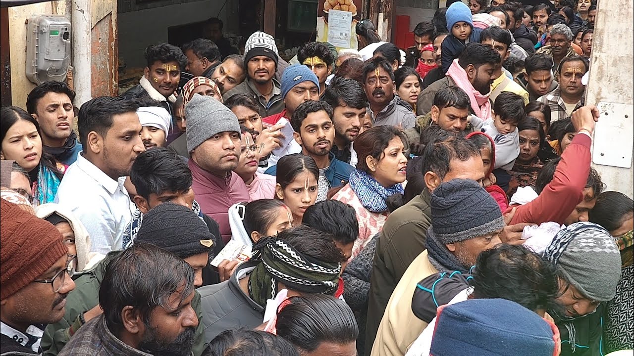 आज बाँके बिहारी के लाइव दर्शन वृंदावन प्रवेश मार्ग का फुल नजारा 