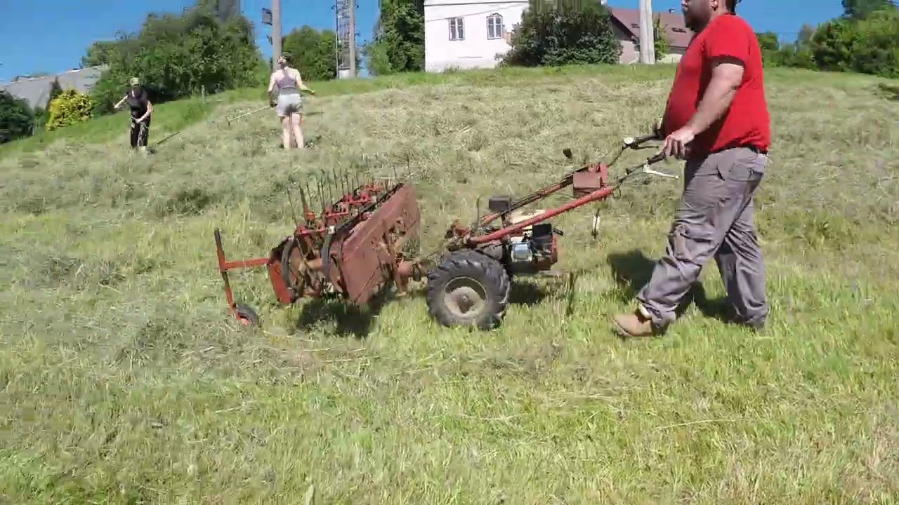 Seno s mf70 a John deerem lisem a ruční práce