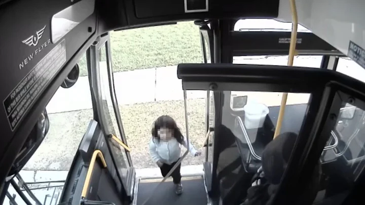 Bus Driver Pulls Over to Help Lost Girl Trying to Find Her Way Home - DayDayNews