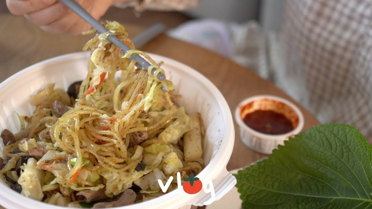 새해 계획의 99%가 먹계획인 사람의 브이로그 / 소고기말이, 카페인중독 햅쌀와플, 김치찌개, 잠봉뵈르, 사라다