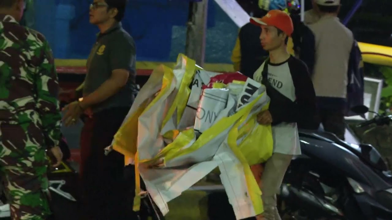 Banners, Posters, Flags Taken Down as Campaign Period Ends in Indonesia
