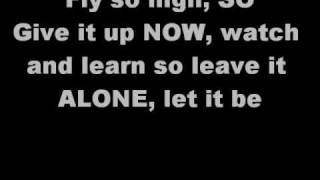 Watch Venaculas Fly video