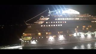 melihat keindahan kapal pesiar di malam hari (AIDA BLU)
