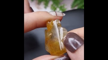 MẶT DÂY CHUYỀN HỒ LY THẠCH ANH TÓC VÀNG DÁNG QUỲ ÔM HOA(3)