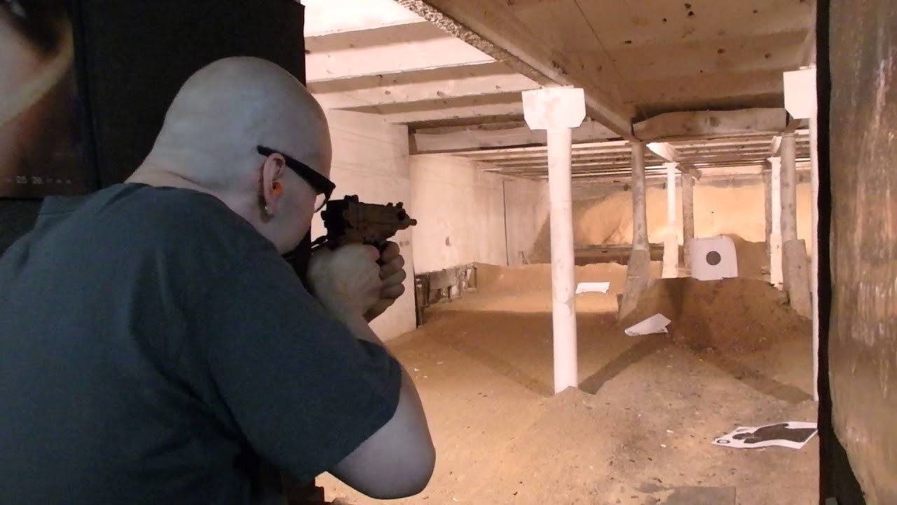 Škorpion Pistol - YouTube