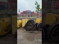 Tất bật lắp máy trời mưa để khách lên xem máy