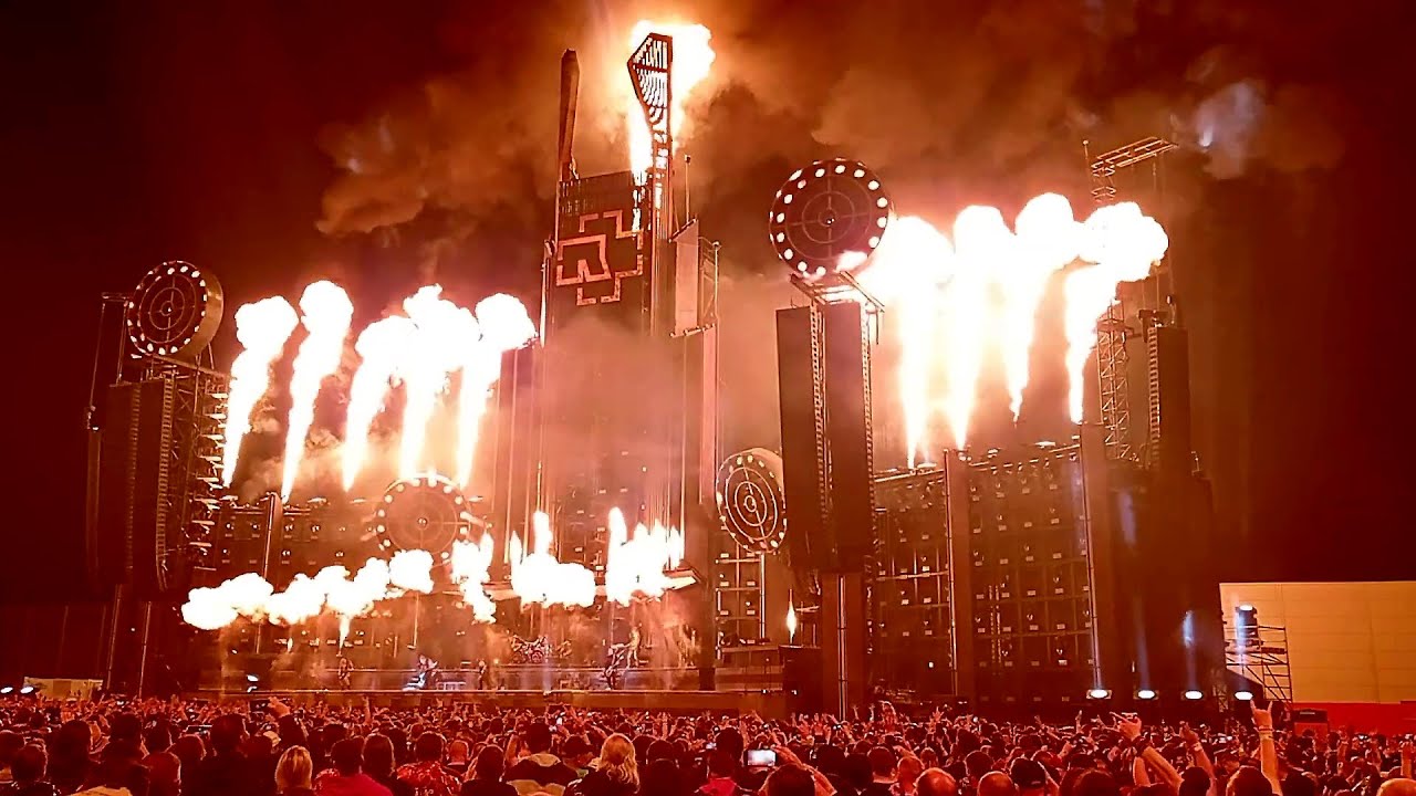 Шоу концерты 2023. Rammstein Tour 2022. Рамштайн 2022 концерт. Rammstein Live Prague 2022. Сцена Rammstein Tour 2019.