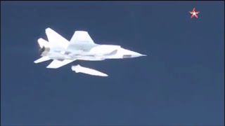 Russian MiG-31 firing hypersonic missile Kh-47М2 «Dagger» (Кинжал)