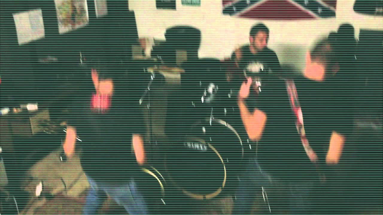 Vanity kills? Le luci di aprile YouTube