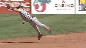 DET@OAK: Gomez makes incredible diving catch