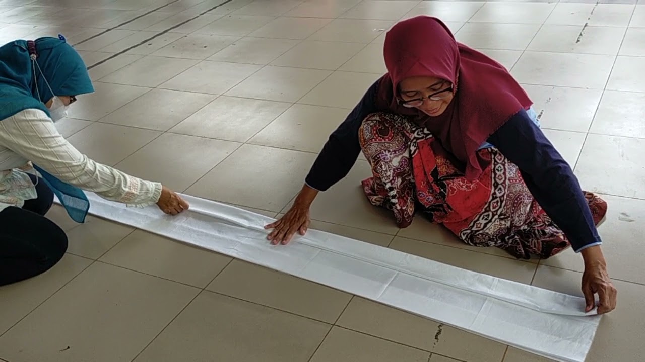 Cara melipat Shibori teknik Itajime