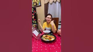 Kerempongan konten meja makan