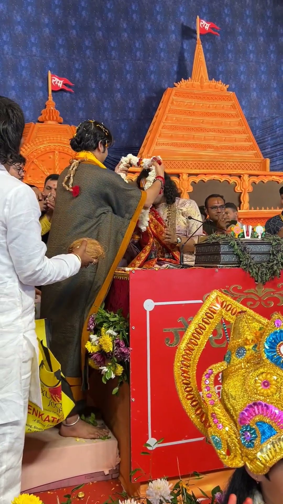 पूज्य श्री bagheswar धाम सरकार पहुँचे पूज्य गुरुजी से मिलने