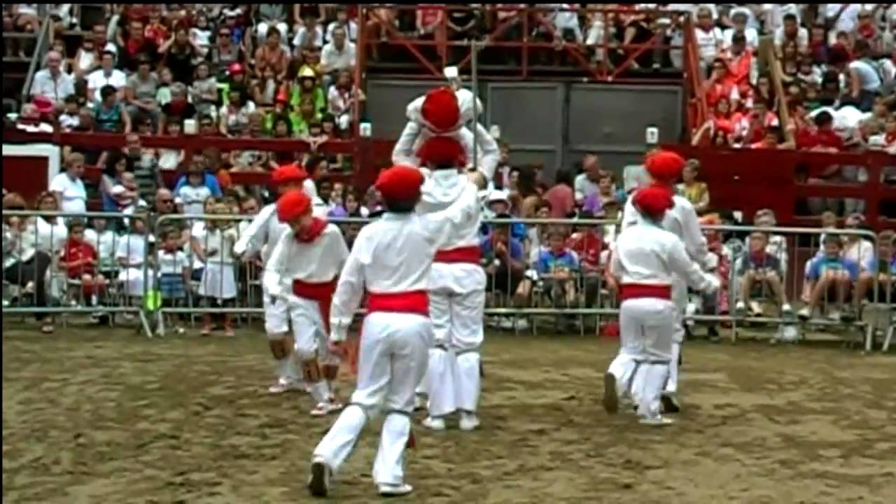 DEBA SAN ROKE JAIAK 2010 FESTIVAL INFANTIL  EN LA PLAZA.mov