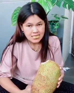 Gimana Cara Makan Buah Cempedak Yang Bener#shorts