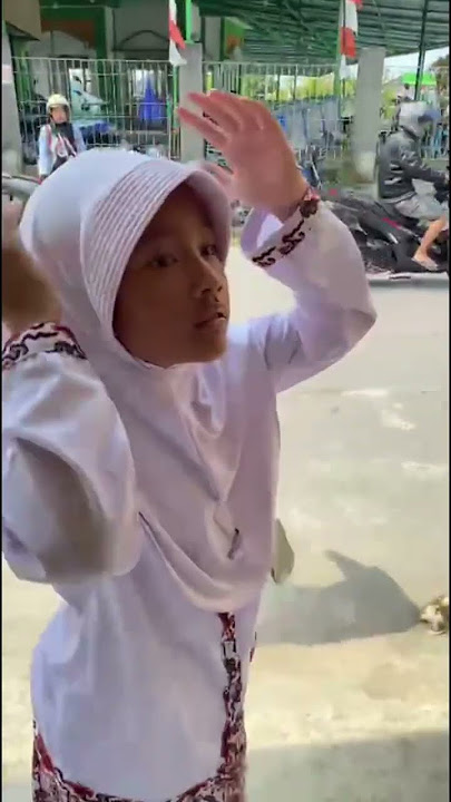 Kaget ihh disiram😂🫣 #shorts #short #youtubeshorts #trending #viral #funny #shortsvideo #shortvideo