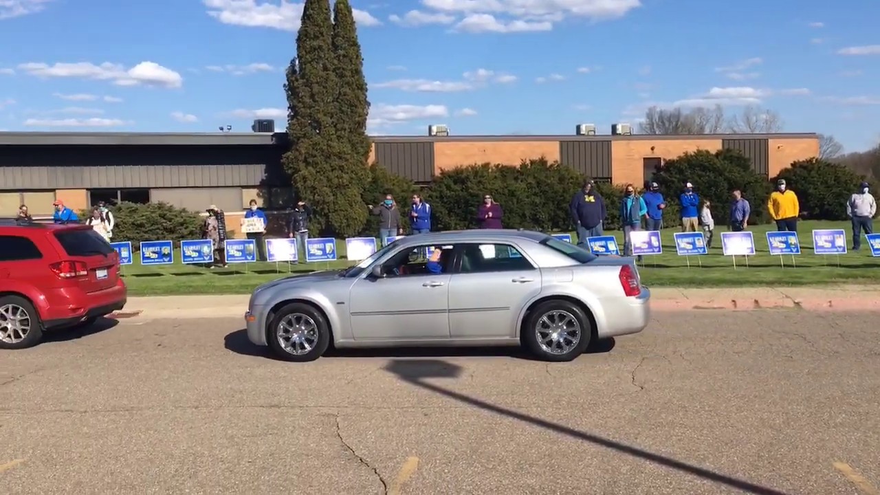 kearsley-high-school-seniors-celebrated-by-staff-members-youtube