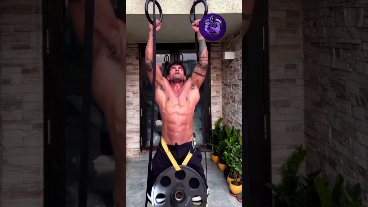 Bollywood's Stylish Heartthrob: Aesthetic Actor with an Amazing Physique 💪 