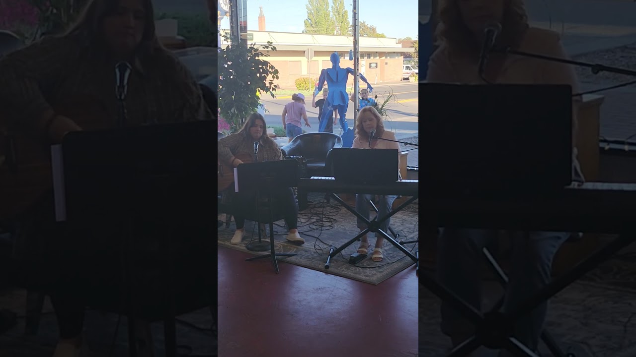 FRIDAY NIGHT LIGHTS @ Red Door Cafe Testimony of Danielle Lee & worship w/ Rhonda & Jeorgia