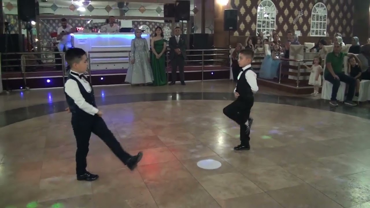 #Çakal Çökerten Zeybeği #Melih & Umut #zeybek