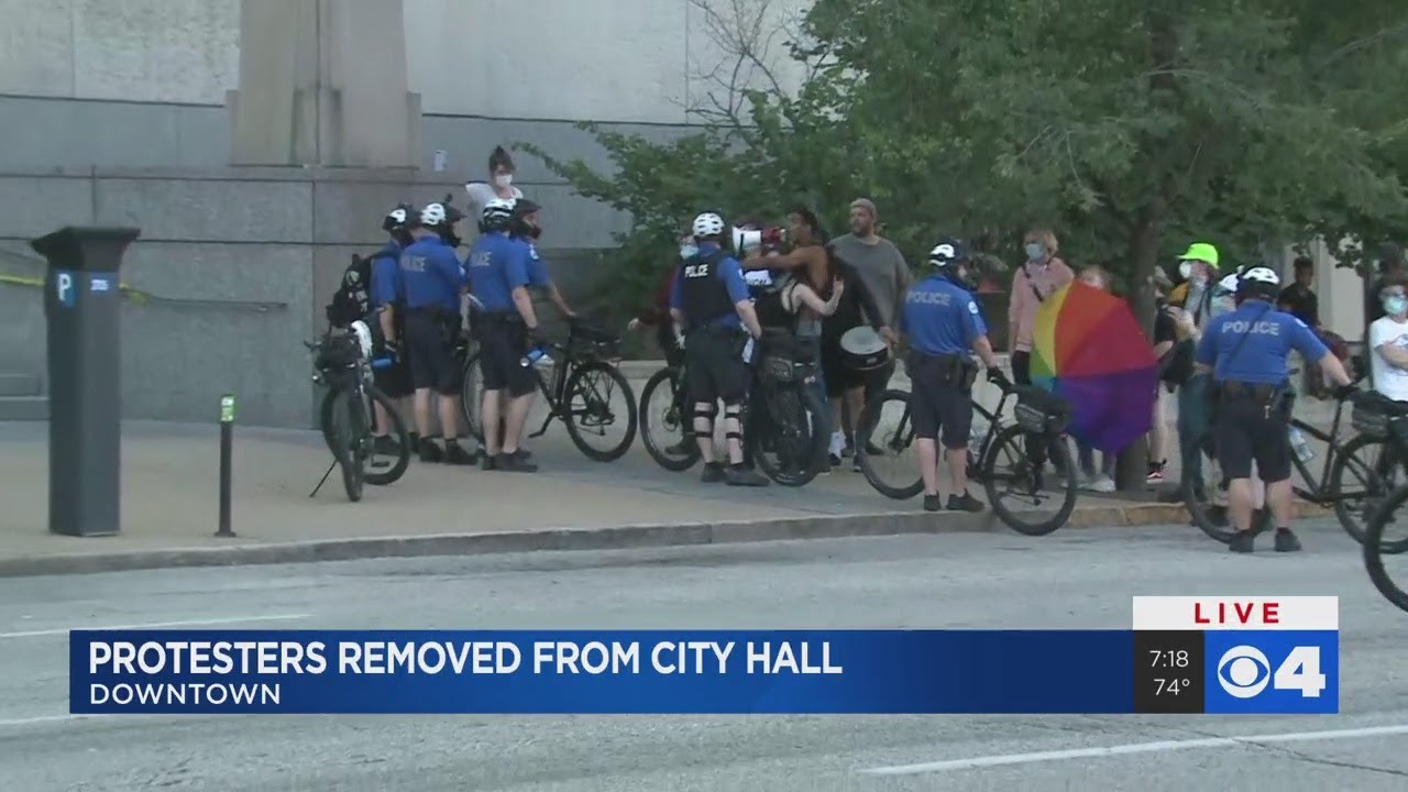 Barricades placed outside City Hall after protesters removed from steps again