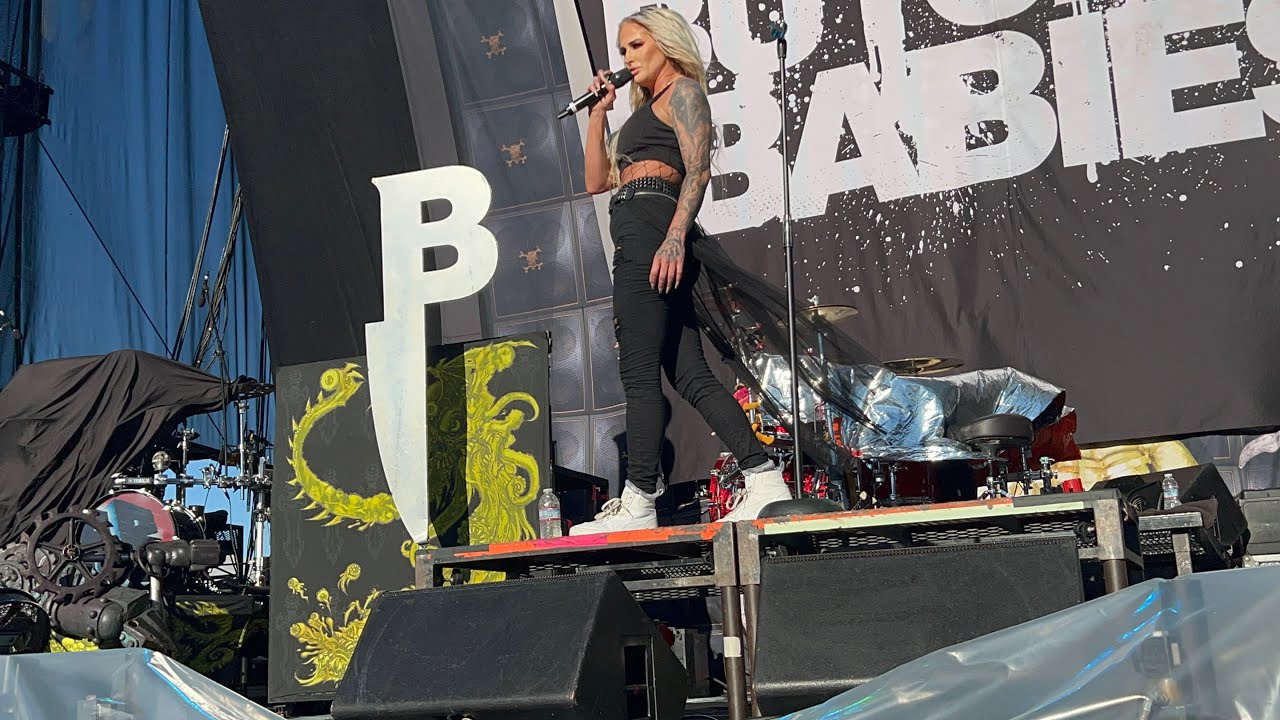 Butcher Babies Last December Live Five Point Amphitheater Irvine CA Butcher babies last december live five point amphitheater irvine ca