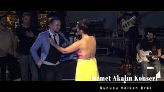 Demet Akalın Sahnede Sunucu Volkan Erele Takılıyor