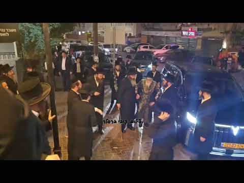 כניסת כ״ק האדמו״ר מויז׳ניץ לחתונת בן יו״ר וועד הישיבות הרב חיים אהרון קאופמן
