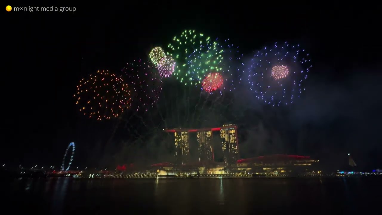 SINGAPORE Countdown to 2025 [4K HDR] - 30 MINUTE FIREWORKS at MARINA BAY! NEW YEAR Fireworks!