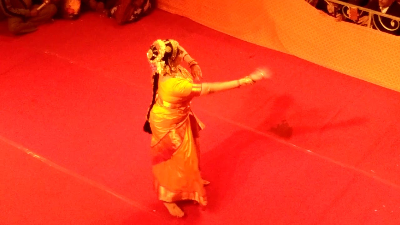 Hema Malini in Radha Raman mandir
