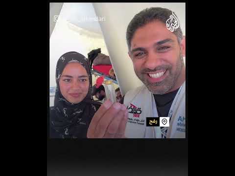 شابة من غزة تهدي ناشطا كويتيا حفنة من تراب الأقصى