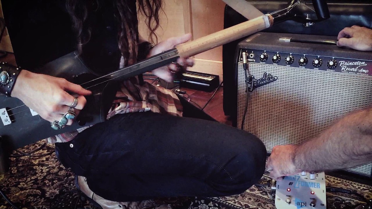 Justin Johnson Plays the 3-String Shovel Guitar through API's TranZformer GT Pedal