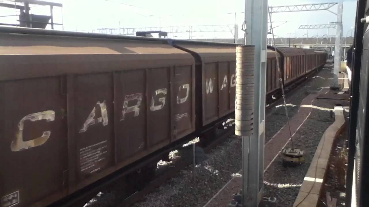 (HD) DB Red 92016 Passes Milton Keynes Central On Southbound Cargowagons 10/04/2012