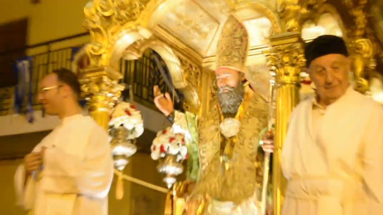 la Spettacolare uscita  trionfale di Sant'Antonio Abate di Misterbianco cerei Sant'Antonio abate .