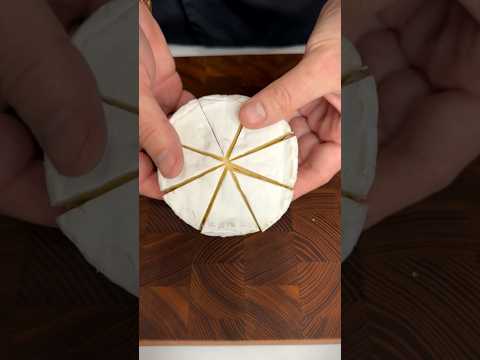 Камамбер с грушей и багетом😋 #asmr #cooking #food #recipe #camambert #камамбер #вкусно #еда #chef