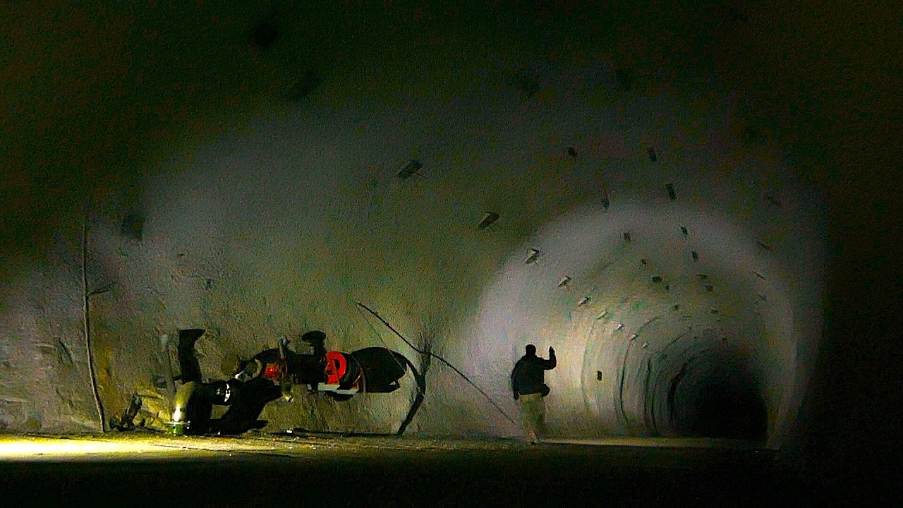 Riesiger Komplex tief im Berg