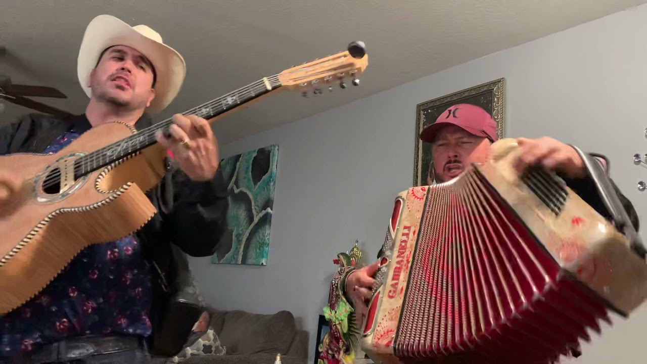 Los Nuevos Norteños de durango Ft Efren Martinez y carlitos tololoche- Aquellos ojitos verdes