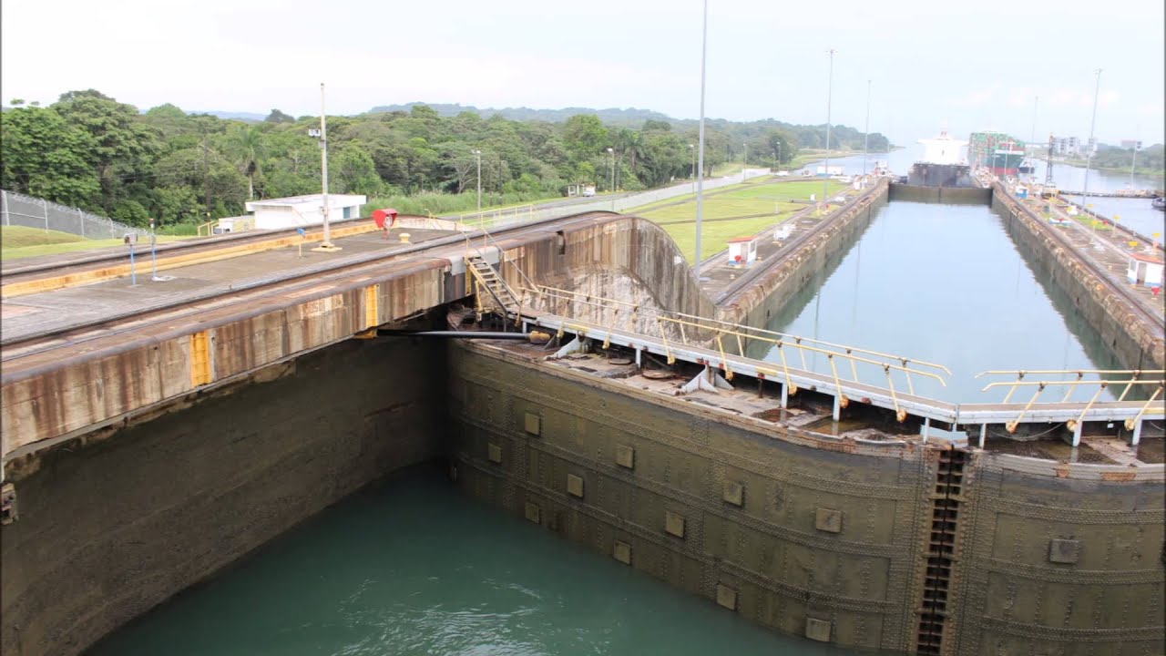 Panama Canal - Gatun Locks Time Lapse