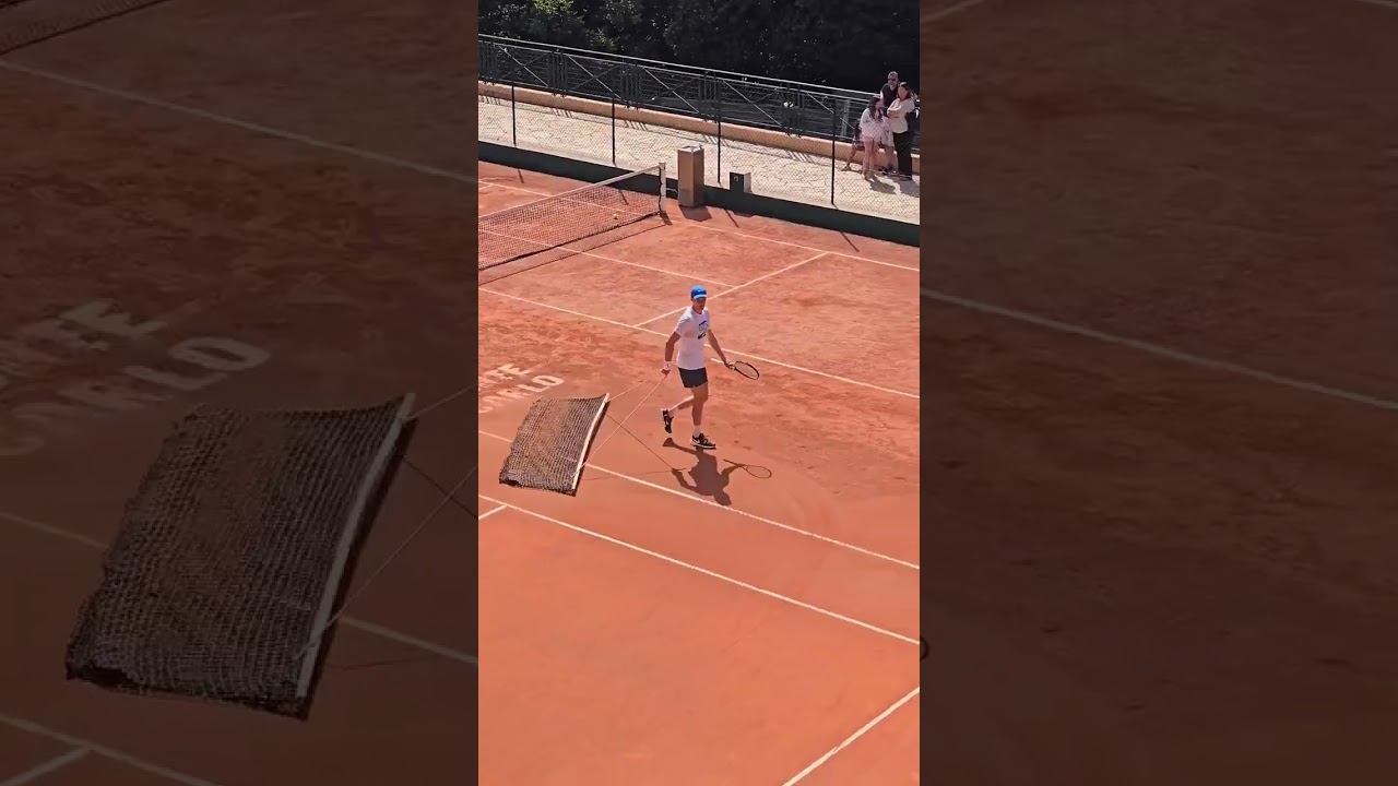 Jannik Sinner sistema il campo dopo gli allenamenti con Sonego a Montecarlo 02.05.2025 🦊👊