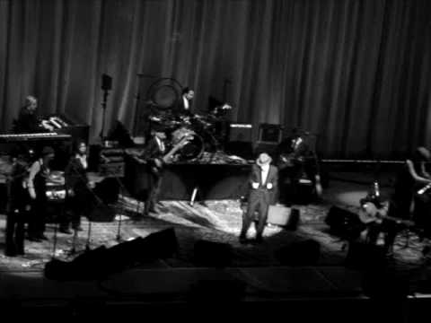 Leonard Cohen @The Clyde Auditorium: Democracy