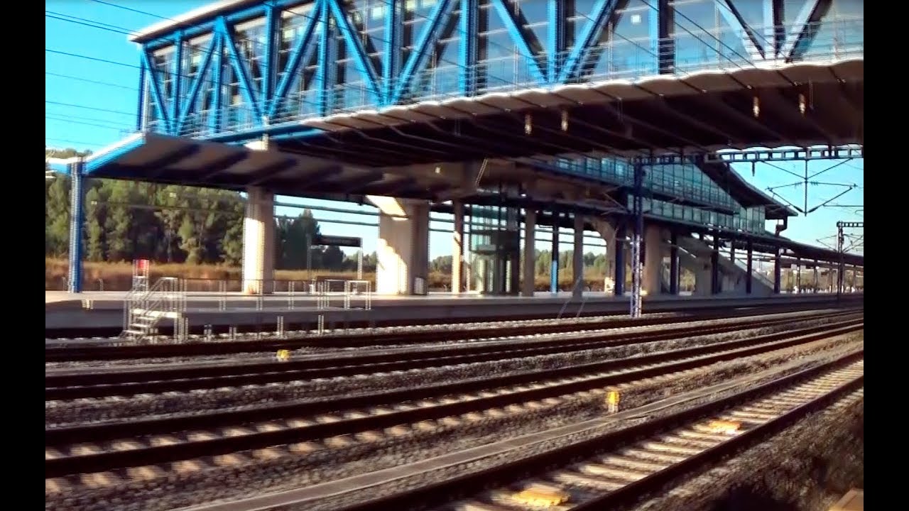 Rail View Left Tren AVE de Camp de Tarragona a Lleida Pirineus