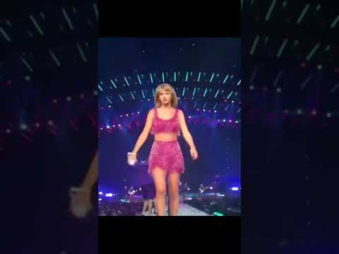 Taylor swift-Selena Gomez/ craziest performance-tight panties pink Bra/ closeup sexy legs-Top Fans