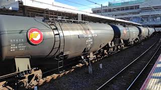 EF210-136+タキ22両が大宮駅10番線を通過するシーン(8681レ)2024.12.12